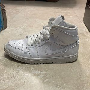 Air Jordan 1 Mid “Triple White” 2019